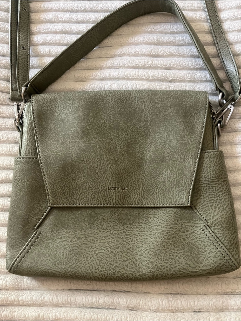 Matt & Nat Olive Green Crossbody Shoulder Bag - Picture 2 of 10